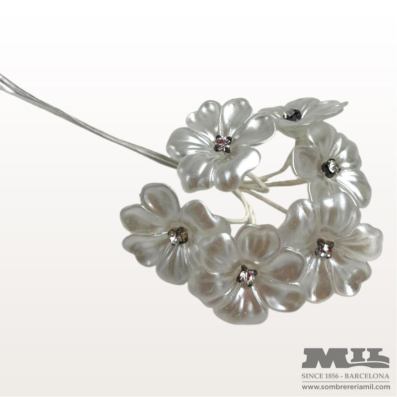 Mother-of-Pearl Bouquet | Núria Arnau