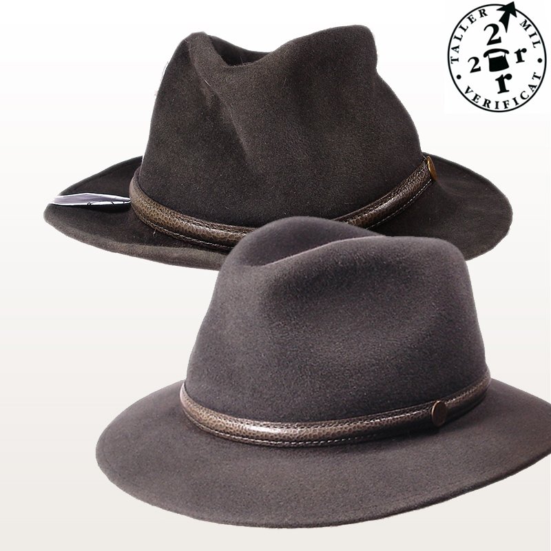 sombrero con pluma - customtizacion y reparacion de sombreros en Barretaddictes Barcelona